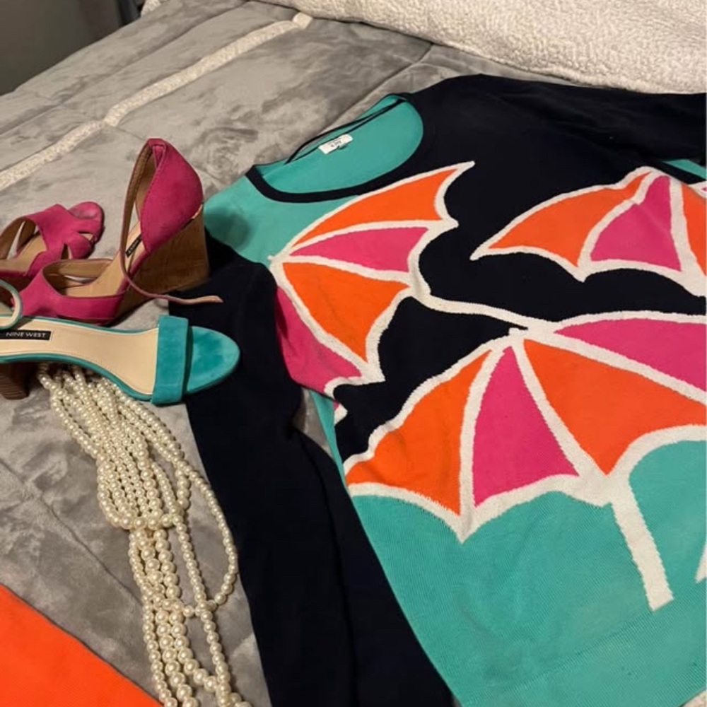Crown & Ivy Lightweight Summer Navy and Pink Crew Neck Sweater - Picture 2 of 2